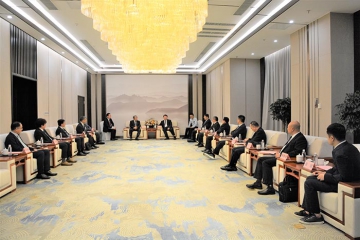 市委副书记、市长张君毅会见威客电竞集团合作同伴—日本TPR株式会社会长末廣博